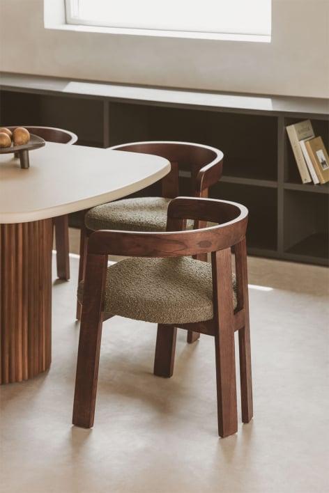 Silla de comedor con reposabrazos en madera y tapizada Yvone